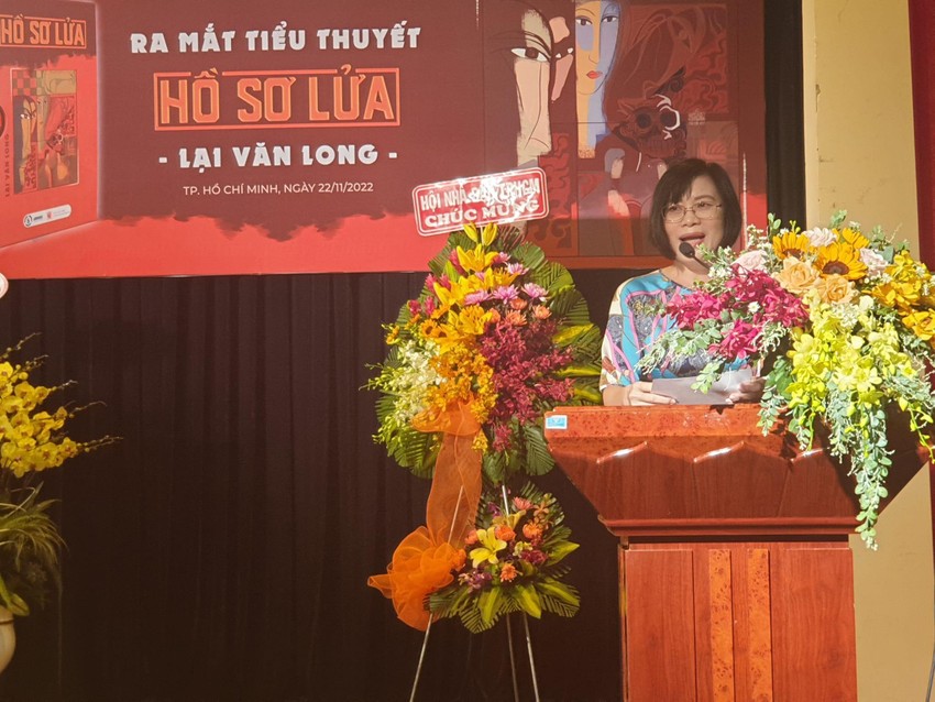 Bộ[-]tiểu[-]thuyết[-]hình[-]sự[-]"Hồ[-]sơ[-]Lửa"[-]của[-]Nhà[-]văn[-]Lại[-]Văn[-]Long[-]được[-]xác[-]lập[-]kỷ[-]lục[-]Việt[-]Nam[-]